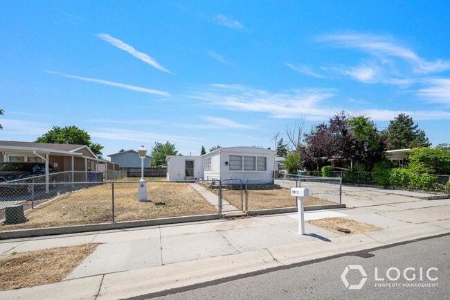 property at 3921 Gentry Ln