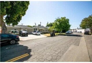 1004 W Clark Ave in Burbank, CA - Building Photo - Building Photo