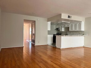 421 N Kenneth Rd in Burbank, CA - Building Photo - Building Photo