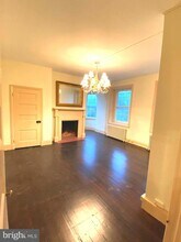 40 E Court St in Doylestown, PA - Foto de edificio - Building Photo