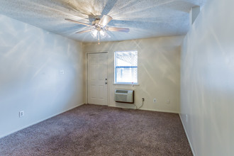 Summer Courtyard Apartments in Decatur, AL - Building Photo - Interior Photo