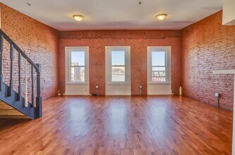 37 Harmon St in Jersey City, NJ - Building Photo - Building Photo