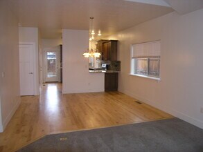 2355 E Hidden Crk St in Nampa, ID - Building Photo - Building Photo