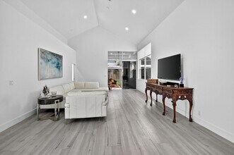 6668 NW 25th Terrace in Boca Raton, FL - Foto de edificio - Building Photo