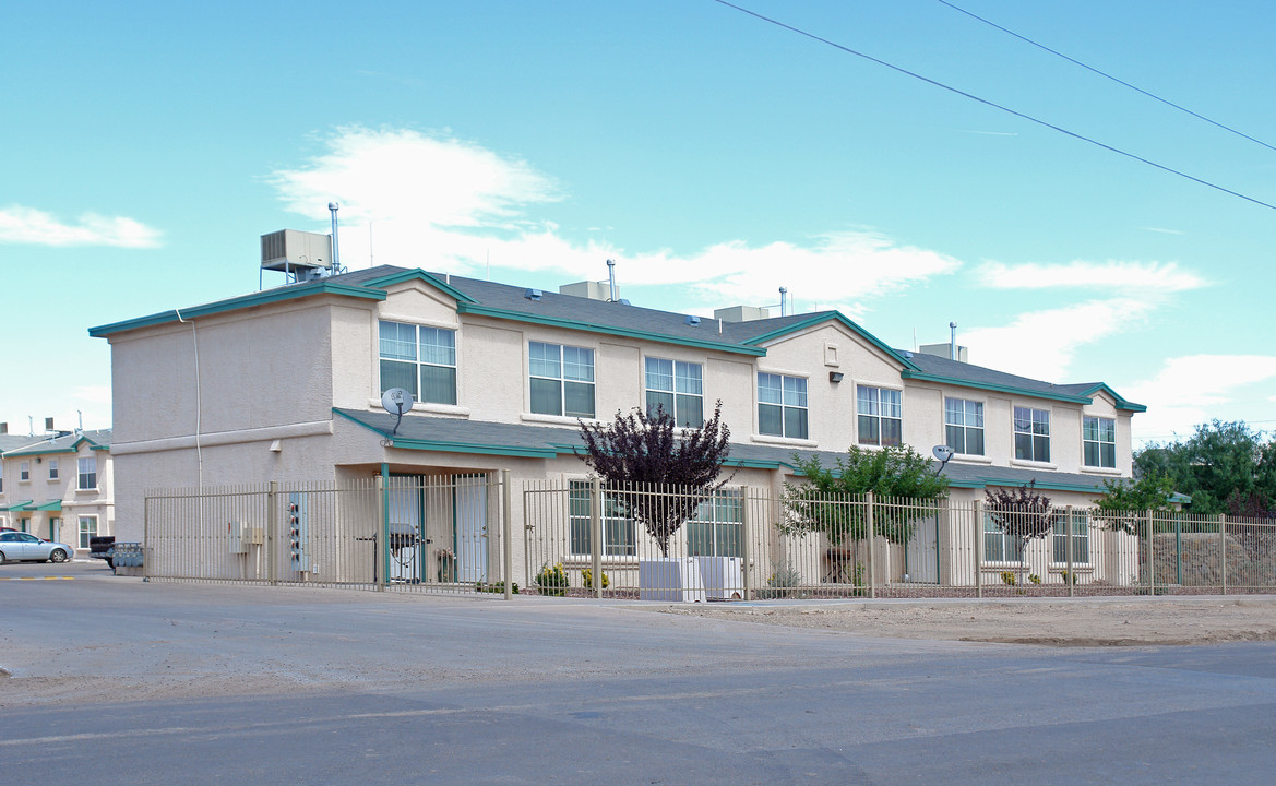 Mission Pass Townhomes in El Paso, TX - Building Photo