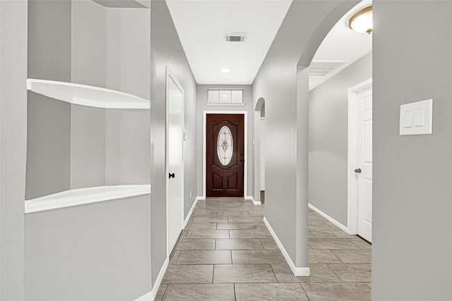 5318 Champions Way Ln