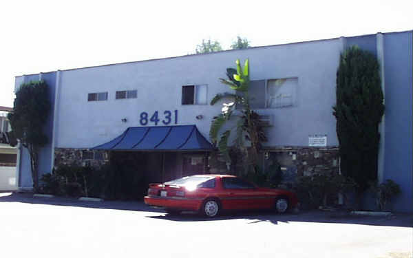 8431 Ventura Canyon Ave in Van Nuys, CA - Building Photo - Building Photo