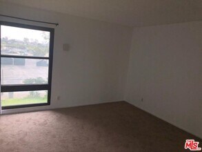 7765 W 91st St, Unit A-3123 in Los Angeles, CA - Building Photo - Building Photo