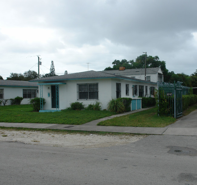 6240 NE Miami Pl in Miami, FL - Foto de edificio - Building Photo