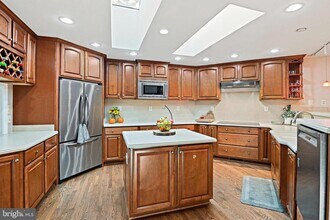 2918 Glenvale Dr in Fairfax, VA - Building Photo - Building Photo