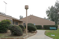 Tulare Garden Apartments in Tulare, CA - Foto de edificio - Building Photo