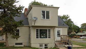 4 5th St W in Dickinson, ND - Building Photo