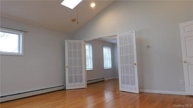 10 S Nauraushaun Rd in Pearl River, NY - Building Photo - Building Photo