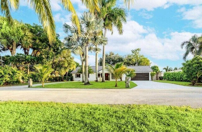 2024 Palmetto Rd in West Palm Beach, FL - Building Photo - Building Photo