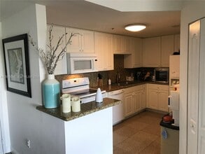 1627 SW 37th Ave in Miami, FL - Building Photo - Building Photo