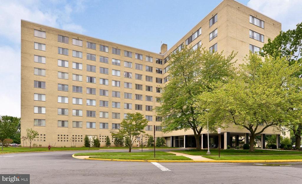 6621 Wakefield Dr in Alexandria, VA - Building Photo