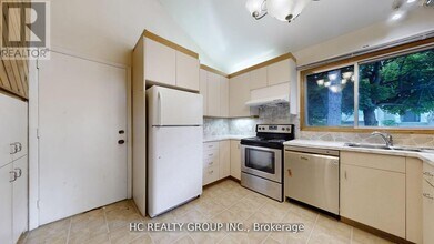 55 Sumner Heights Dr in Toronto, ON - Building Photo - Building Photo