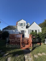 1018 Wolcott Ave in Norfolk, VA - Building Photo