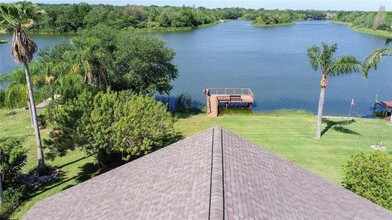 833 Bayou View Dr in Brandon, FL - Foto de edificio - Building Photo