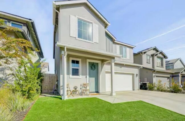 1030 W Prescott Ave in Visalia, CA - Foto de edificio - Building Photo