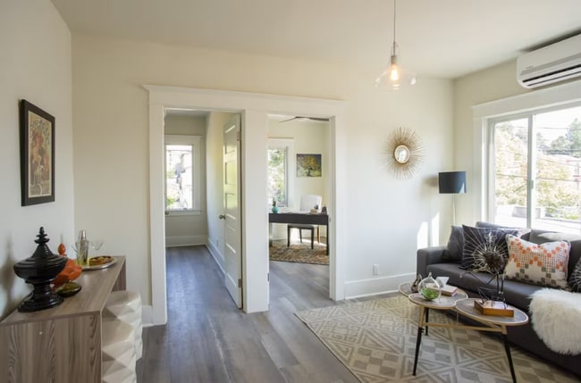 1441 Echo Park Ave in Los Angeles, CA - Foto de edificio - Building Photo