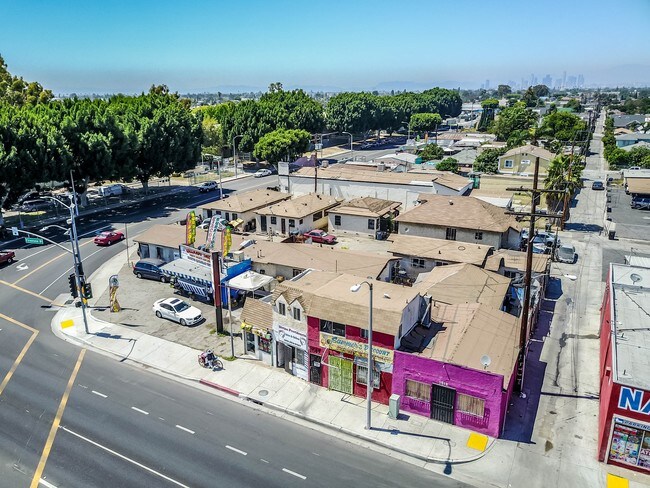 1501 Firestone Blvd in Los Angeles, CA - Foto de edificio - Building Photo