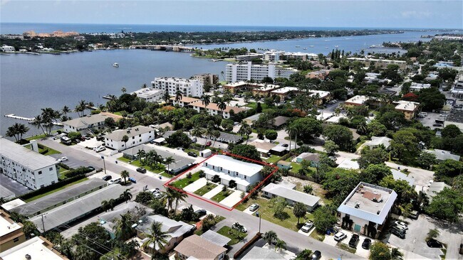 128 Lakeview Ave in Lantana, FL - Building Photo - Building Photo