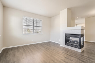 Maple Leaf Townhomes in Arvada, CO - Foto de edificio - Building Photo