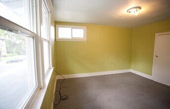 805 NE California St in Pullman, WA - Foto de edificio - Building Photo