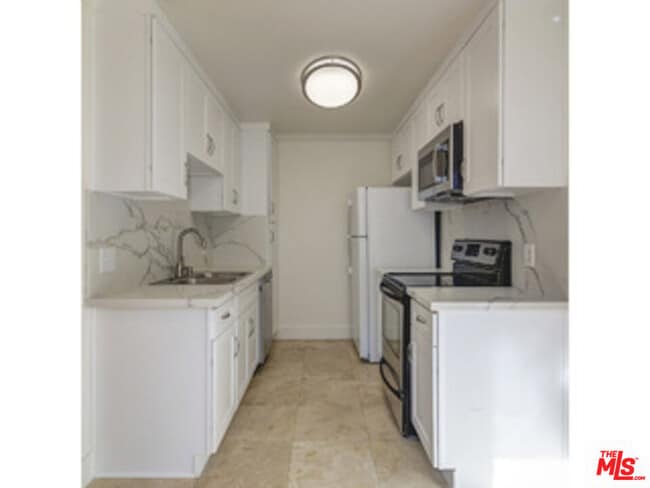 2884 Sawtelle Blvd in Los Angeles, CA - Building Photo - Building Photo