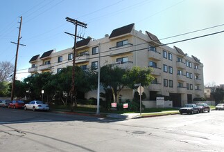 NoHo Village Apartments in North Hollywood, CA - Building Photo - Building Photo