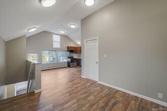 158 Oldfield Ave in Amityville, NY - Building Photo - Building Photo