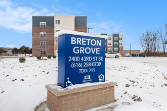 Breton Grove in Grand Rapids, MI - Foto de edificio - Building Photo