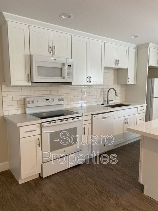 325 5th Ave S in Kirkland, WA - Building Photo