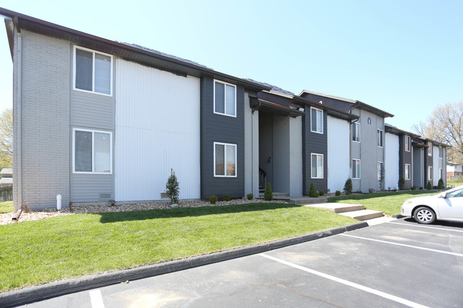 Trails End Apartments in Springfield, MO - Building Photo - Building Photo