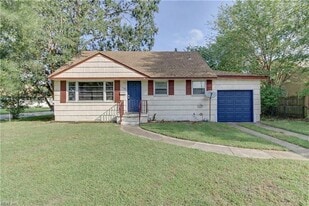 1316 Gabriel Dr in Norfolk, VA - Building Photo