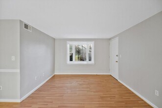 704 S Arlington Mill Dr in Arlington, VA - Building Photo - Building Photo