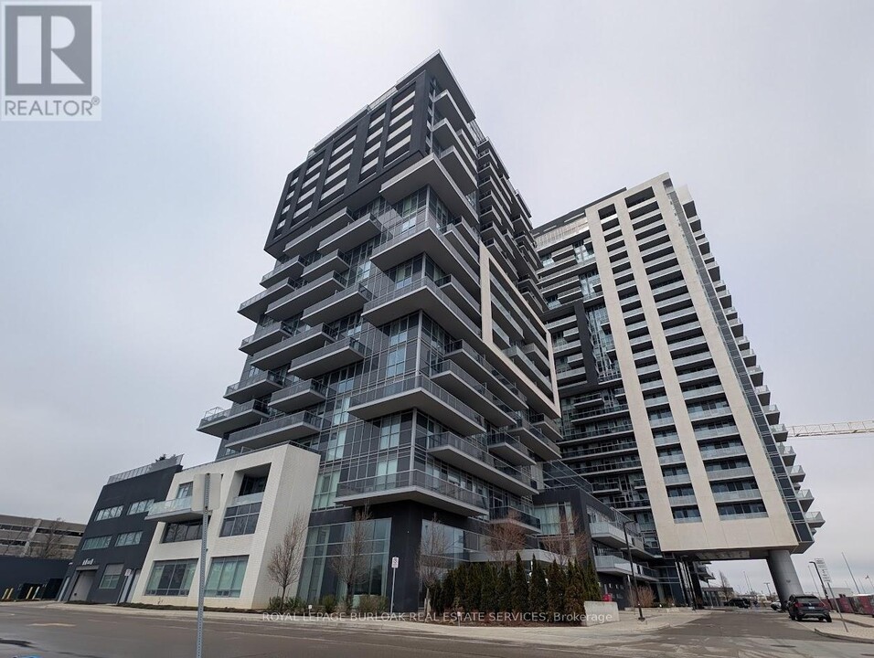 2081-2081 Fairview St in Burlington, ON - Building Photo