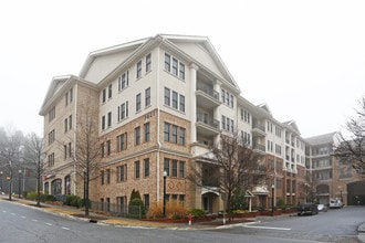 Vinings Main in Atlanta, GA - Building Photo - Building Photo