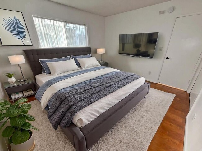 12235 Pacific Ave in Los Angeles, CA - Foto de edificio - Building Photo