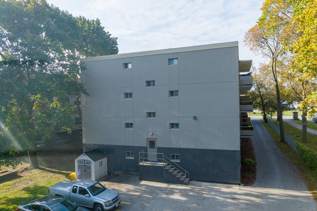 Driftwood Apartments in Guelph, ON - Building Photo - Building Photo