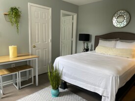 1037 W Baltimore St, Unit Studio- Apt D in Baltimore, MD - Building Photo