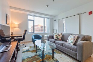 250 Kendall St in Cambridge, MA - Building Photo