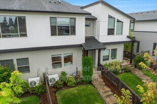 16349 SE Sunshower Pl in Happy Valley, OR - Building Photo