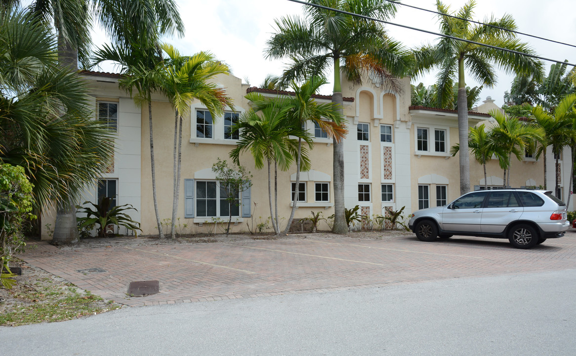 2800 NE 30th St in Fort Lauderdale, FL - Building Photo