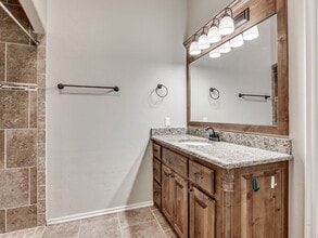 8921 SW 55th St in Oklahoma City, OK - Foto de edificio - Building Photo