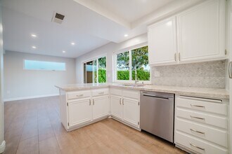 1811 Autumn Pl in Encinitas, CA - Building Photo - Building Photo