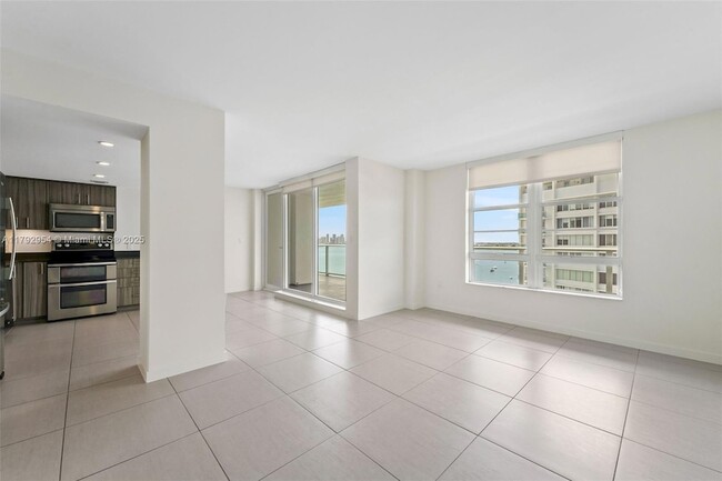 910 West Ave, Unit 0526 in Miami Beach, FL - Building Photo - Building Photo