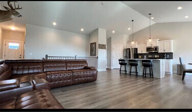3012 Crest View Cir in Norwalk, IA - Building Photo - Building Photo