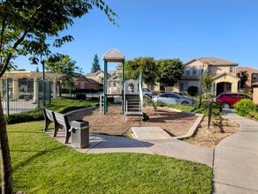 4373 W Pinsapo Dr in Fresno, CA - Building Photo - Building Photo